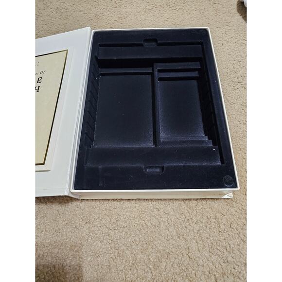 Walt Disney's The Many Adventures of Winnie the Pooh Exclusive Deluxe Video - Picture 9 of 15